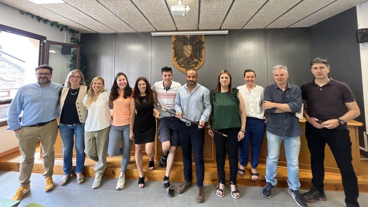 Fotografia de tots els regidors i regidores de la nova corporació  2023-2027 de l'Ajuntament de Sort.
