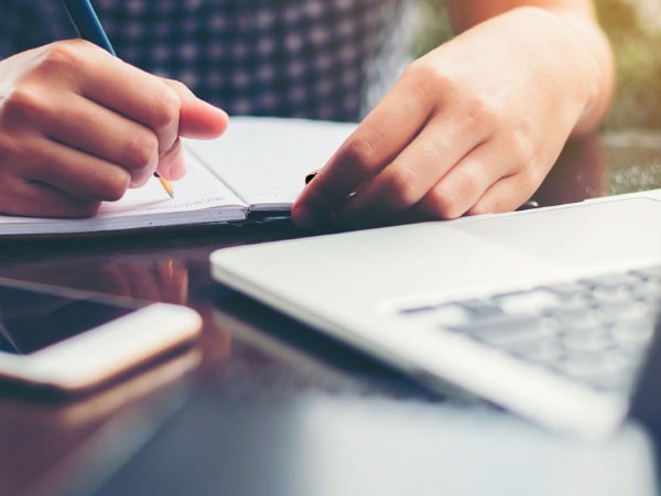 Assistent de tràmits per negocis